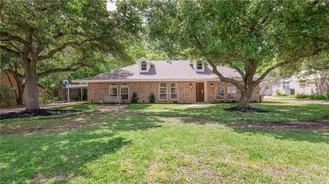 1114 Neal Pickett Dr, College Station, TX 77840