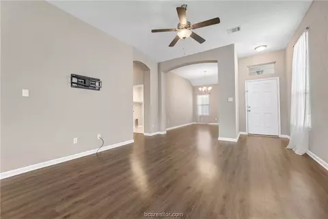2008 Markley Dr, Bryan, TX 77807 photo 6