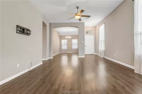 2008 Markley Dr, Bryan, TX 77807 photo 5