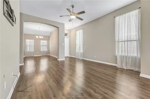 2008 Markley Dr, Bryan, TX 77807 photo 4