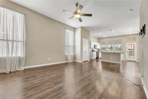 2008 Markley Dr, Bryan, TX 77807 photo 3