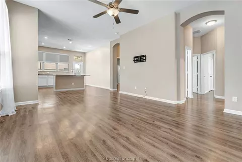2008 Markley Dr, Bryan, TX 77807 photo 2