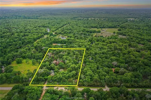 5282 Hickory Ln, College Station, TX 77845