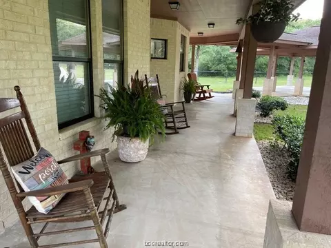 426 22 Hills Rd, Gause, TX 77857