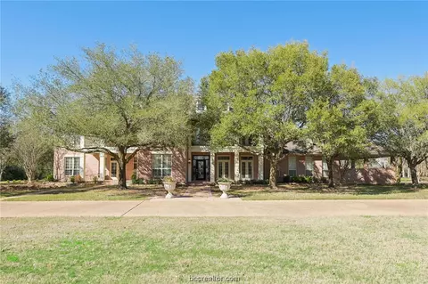 4055 Sweetwater Dr, College Station, TX 77845