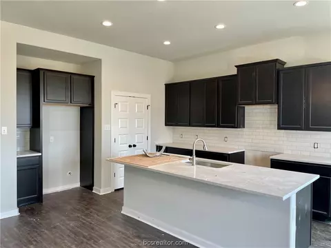 3014 Teller Dr, Bryan, TX 77808 photo 5