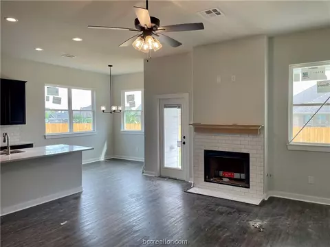 3014 Teller Dr, Bryan, TX 77808 photo 3