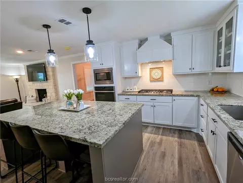 6859 Broach Rd, Bryan, TX 77808 photo 4