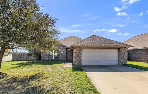 918 Gardenia St, College Station, TX 77845