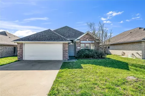 916 Gardenia St, College Station, TX 77845