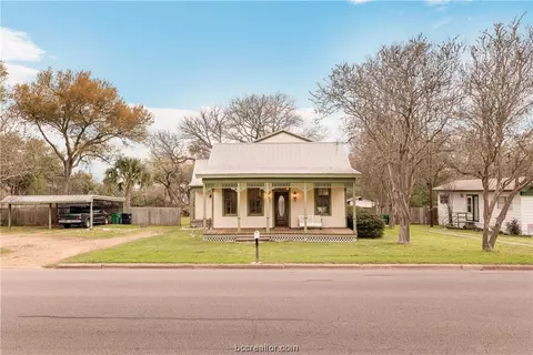 1005 E Tom Green St, Brenham, TX 77833
