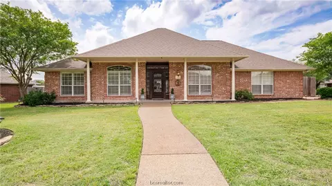 3400 Oak Hollow Dr, Bryan, TX 77802