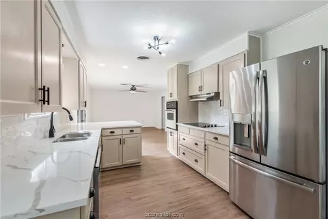 405 Leslie Dr, Bryan, TX 77802 photo 9