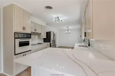 405 Leslie Dr, Bryan, TX 77802 photo 8