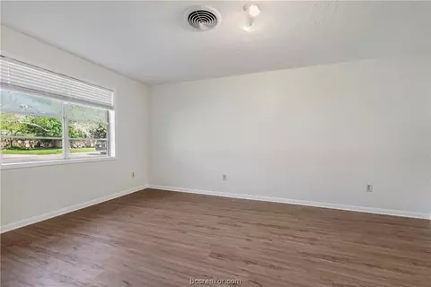 405 Leslie Dr, Bryan, TX 77802 photo 6