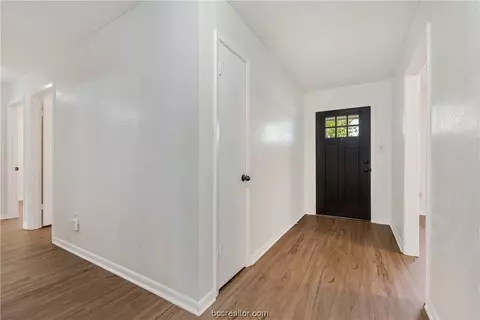 405 Leslie Dr, Bryan, TX 77802 photo 4