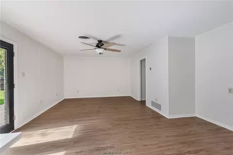 405 Leslie Dr, Bryan, TX 77802 photo 7