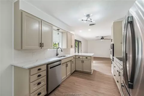 405 Leslie Dr, Bryan, TX 77802 photo 10