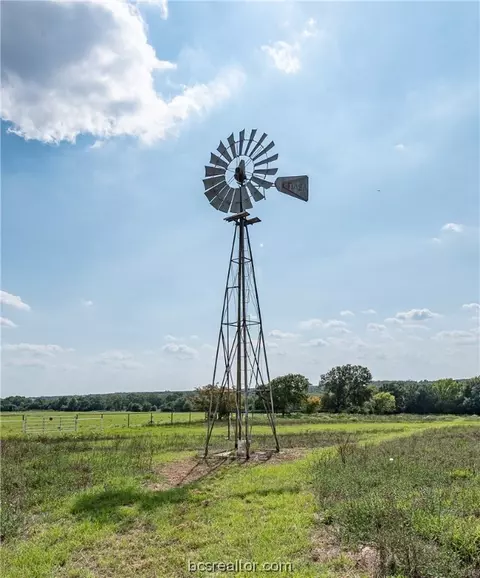 257 Old Franklin Hwy, Hearne, TX 77859