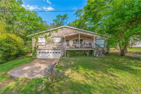 10 Dogwood Ln, Hilltop Lakes, TX 77871