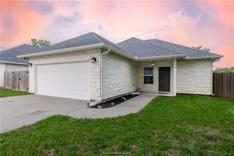 906 New York St, Bryan, TX 77803
