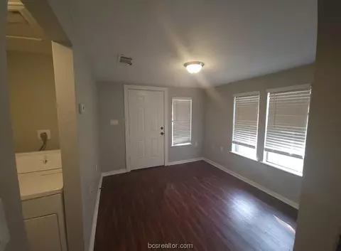 702 E 21st St, Bryan, TX 77803 photo 2