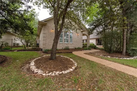 447 Chimney Hill Dr, College Station, TX 77840