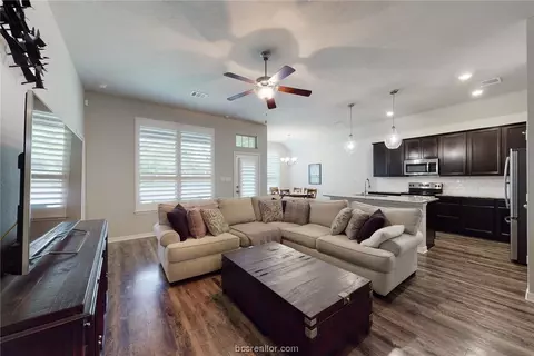1464 Kingsgate Dr, Bryan, TX 77807 photo 10