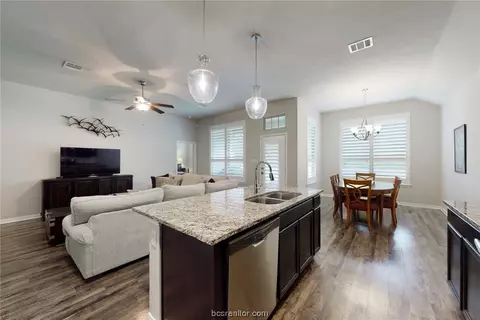 1464 Kingsgate Dr, Bryan, TX 77807 photo 16
