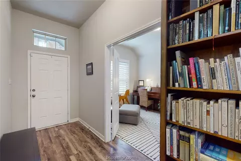 1464 Kingsgate Dr, Bryan, TX 77807 photo 3