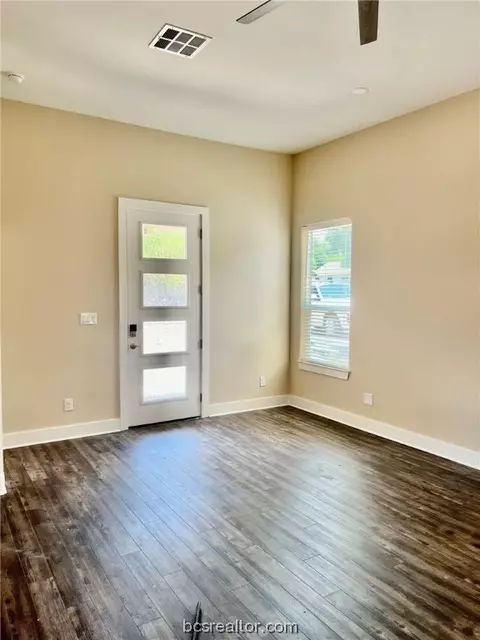 507 Walnut St, Bryan, TX 77803 photo 2