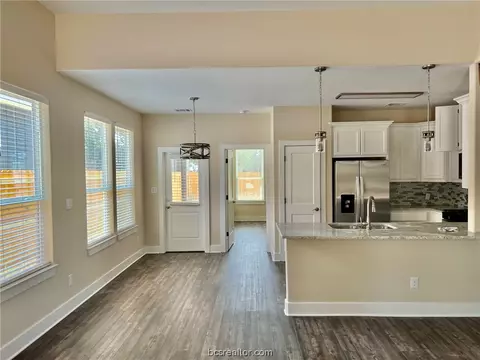 507 Walnut St, Bryan, TX 77803 photo 4