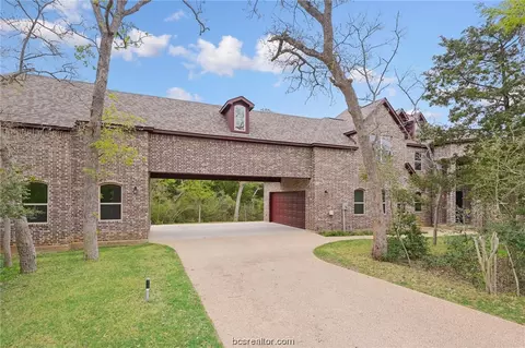 11795 Great Oaks Dr, College Station, TX 77845