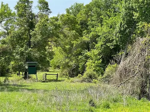 15122 E Osr, Hearne, TX 77859
