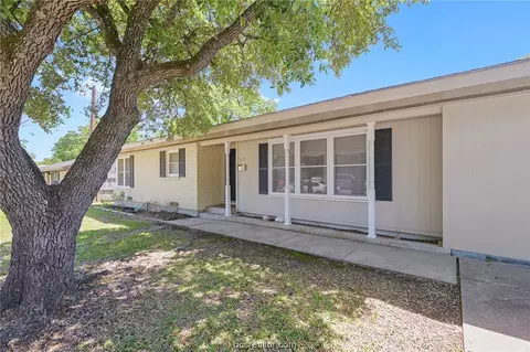409 Brookside Dr W, Bryan, TX 77801