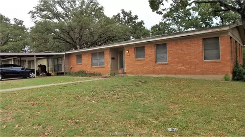 4207 Oaklawn St, Bryan, TX 77801
