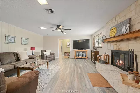 3512 Oakside, Bryan, TX 77802 photo 3