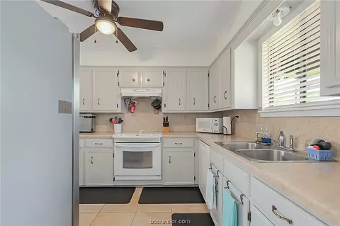 3512 Oakside, Bryan, TX 77802 photo 6