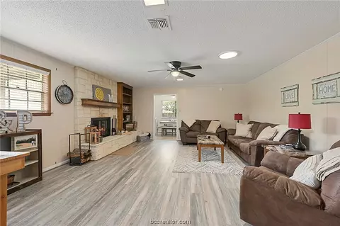 3512 Oakside, Bryan, TX 77802 photo 4