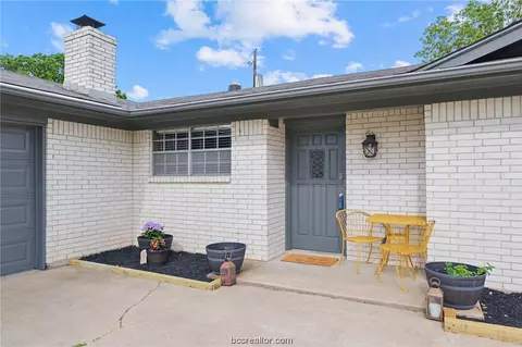 3512 Oakside, Bryan, TX 77802 photo 2