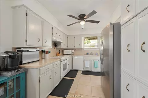 3512 Oakside, Bryan, TX 77802 photo 5
