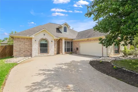 4403 Longthorpe Ct, College Station, TX 77845
