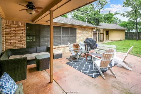 304 Brookside Dr E, Bryan, TX 77801 photo 5