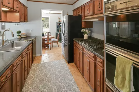 304 Brookside Dr E, Bryan, TX 77801 photo 18