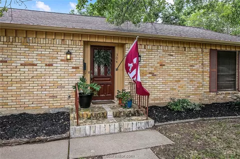 304 Brookside Dr E, Bryan, TX 77801 photo 8