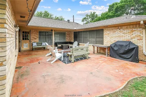 304 Brookside Dr E, Bryan, TX 77801 photo 29