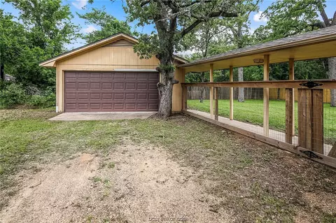 304 Brookside Dr E, Bryan, TX 77801 photo 7