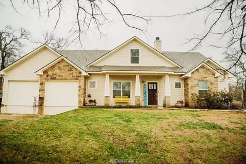 596 Oak Tree Ln, Franklin, TX 77856