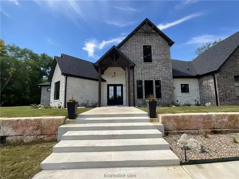 10121 St John Dr, Iola, TX 77861
