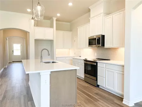 2105 Loblolly Ct, Bryan, TX 77807 photo 3
